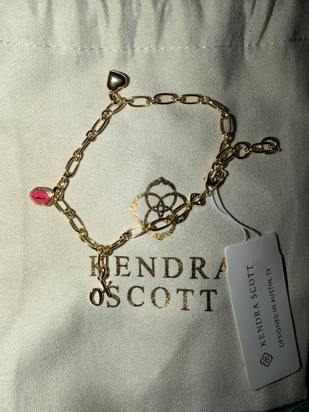 NWT Kendra Scott Gold Link Bracelet with Pink Lip Charm S/M